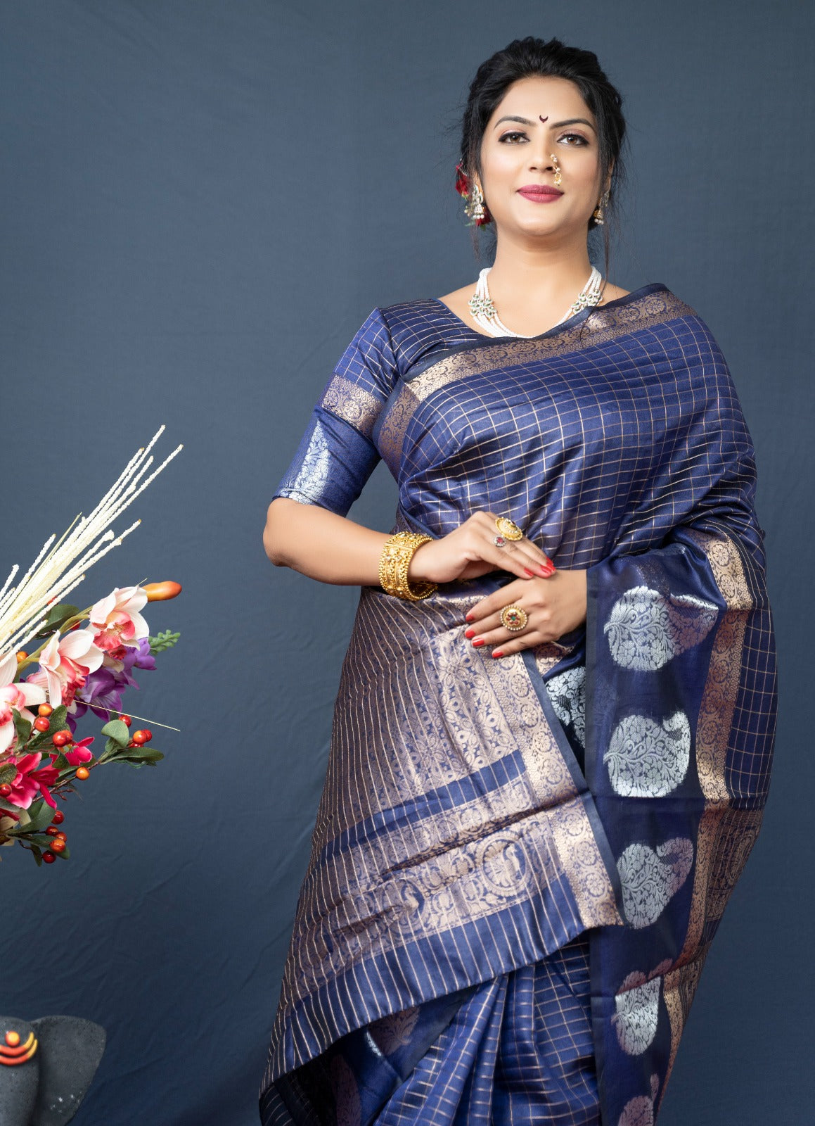 Linen saree with Jari wewing work
