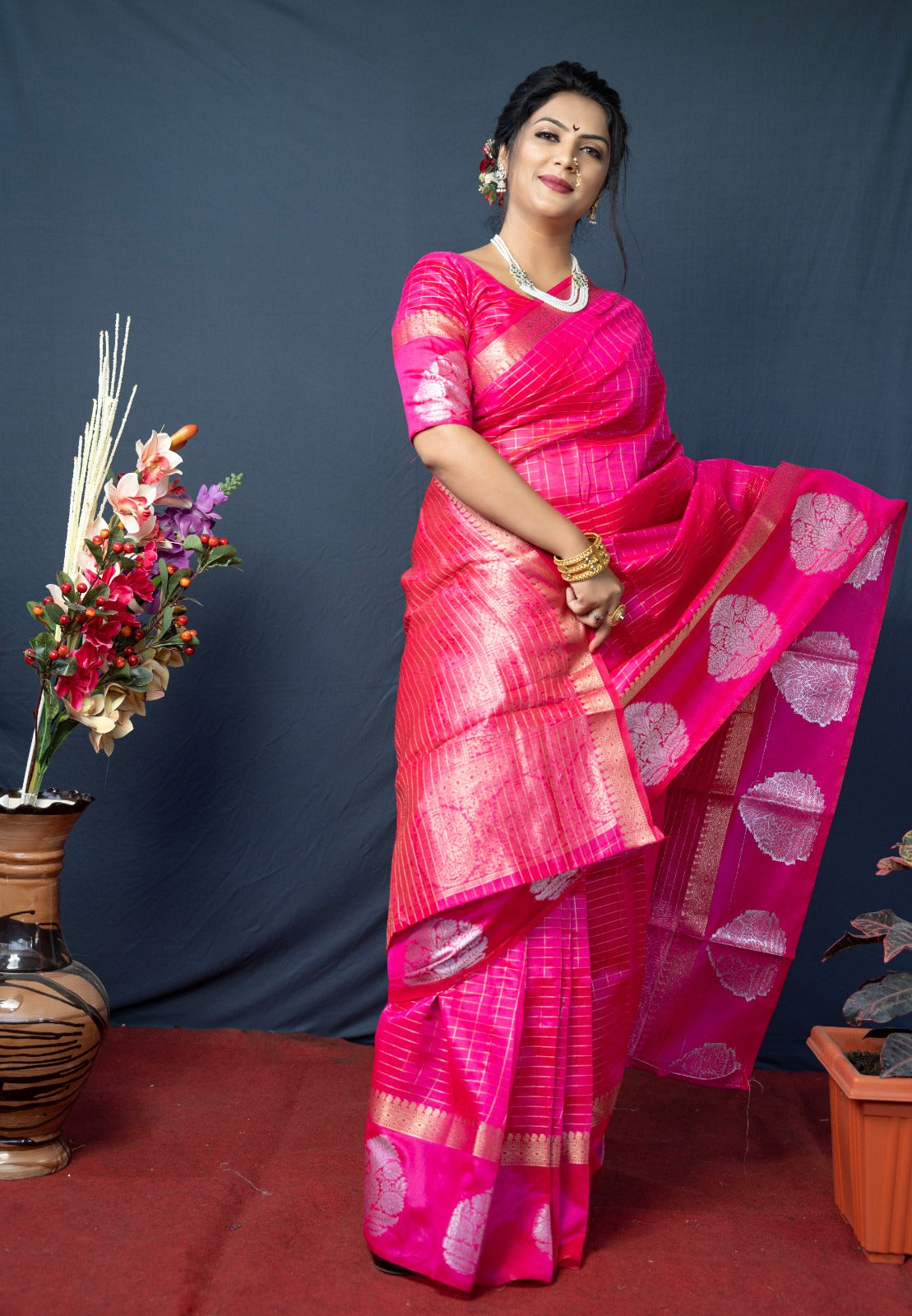 Linen saree with Jari wewing work