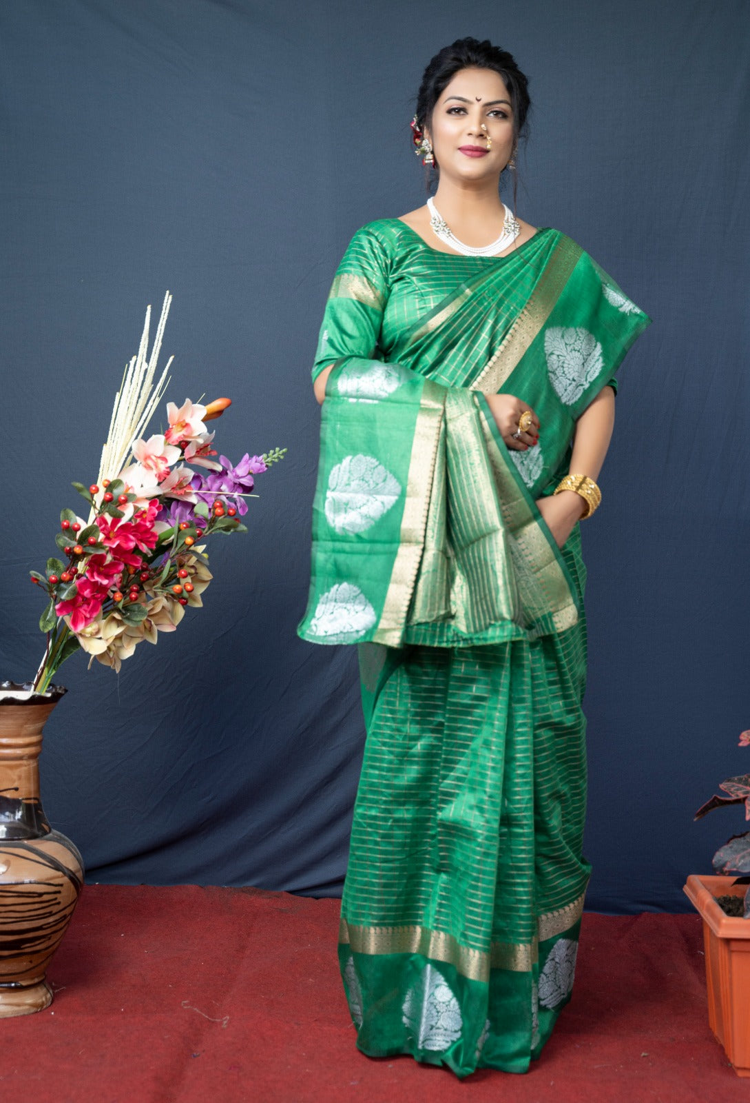 Linen saree with Jari wewing work