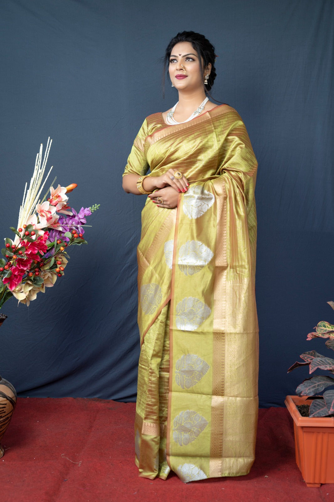 Linen saree with Jari wewing work