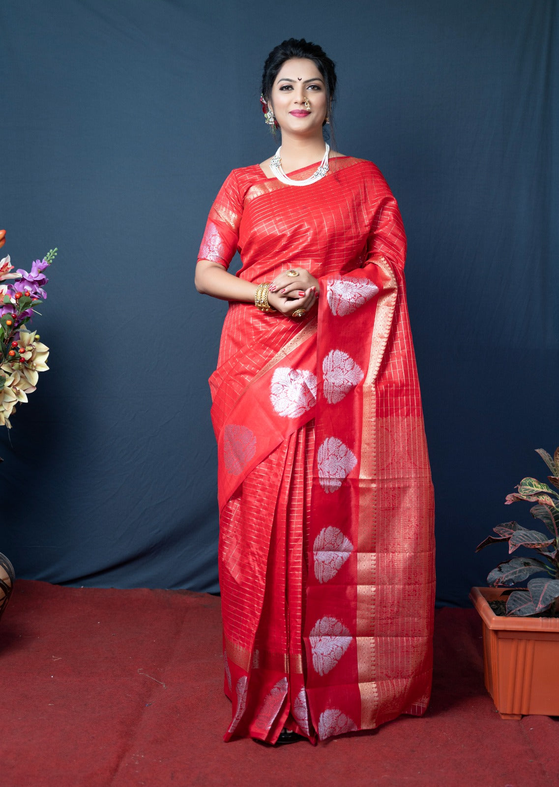 Linen saree with Jari wewing work
