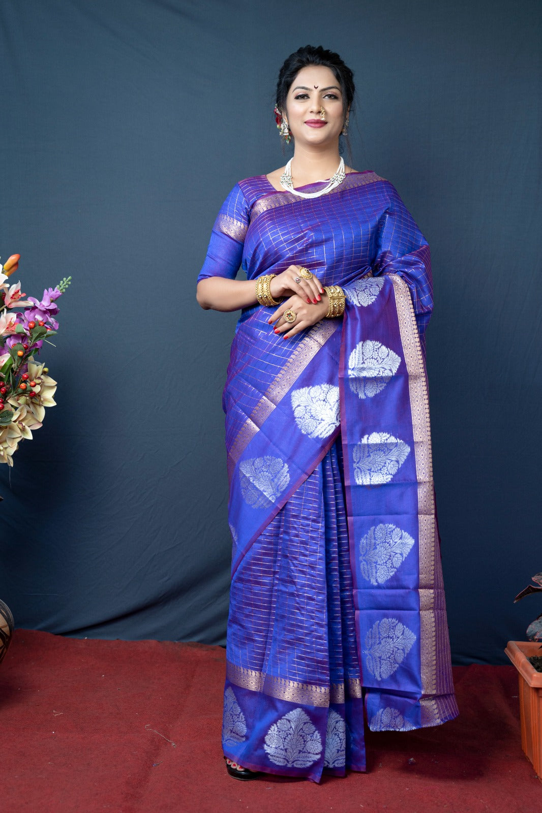Linen saree with Jari wewing work